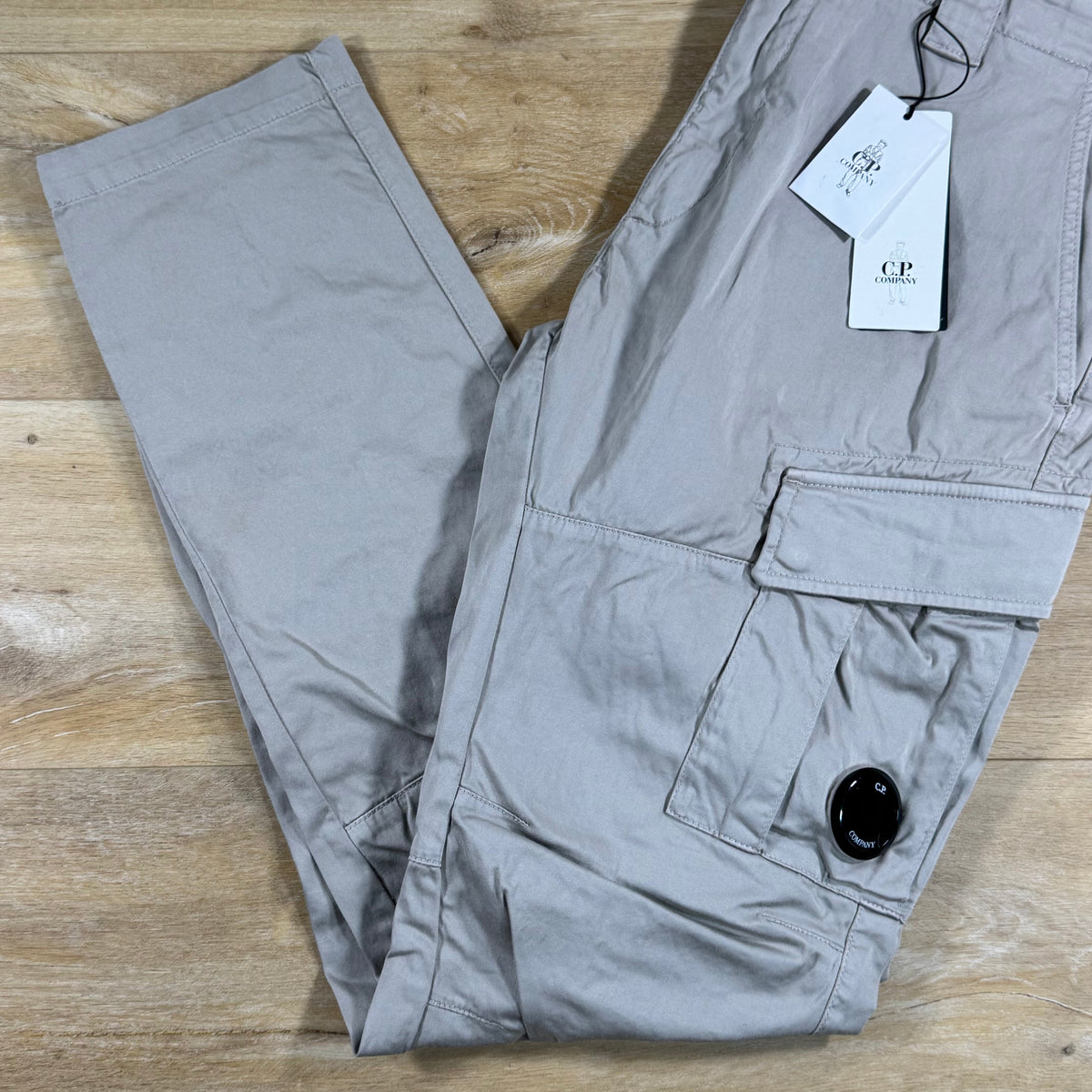 C.P. Company Stretch Sateen Ergonomic Lens Cargo Pants in Dove