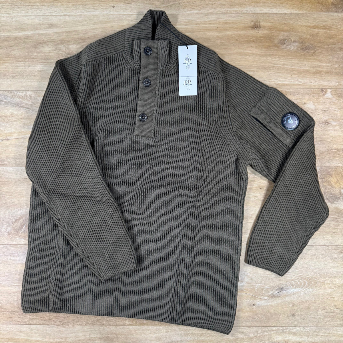 C.P. Company Full Rib Cotton Half Button Lens Sweater in Ivy Green