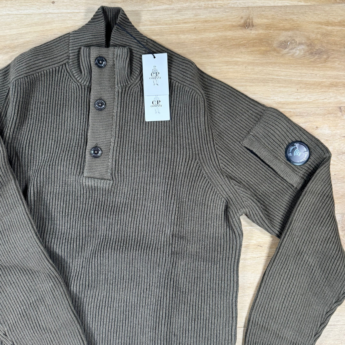 C.P. Company Full Rib Cotton Half Button Lens Sweater in Ivy Green